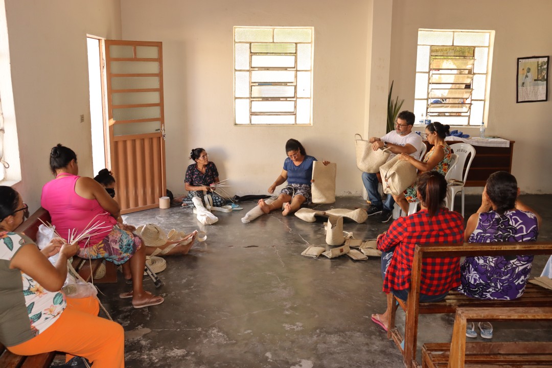 Artesãos e artesãs de Jaguarari recebem consultoria do Sebrae e discutem planos para 2025