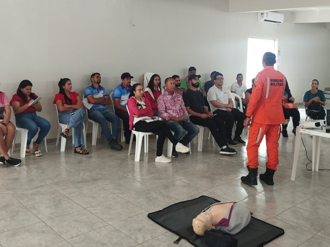 Prefeitura de Jaguarari realiza treinamento de combate a incêndios e primeiros socorros voltado para comerciantes e servidores públicos